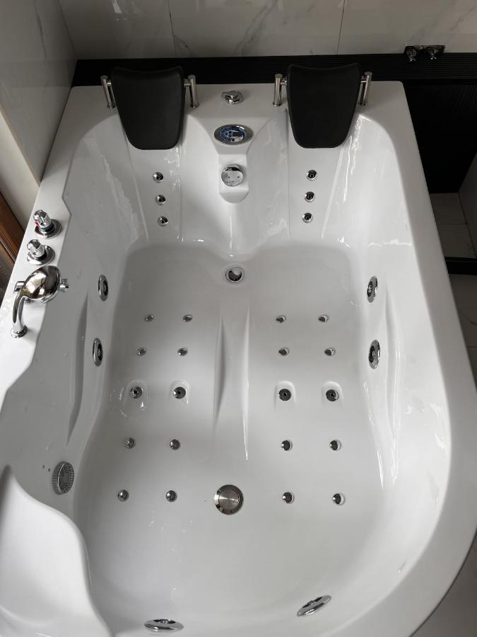 Jacuzzi Rakowicka Top Apartments Krakau Buitenkant foto