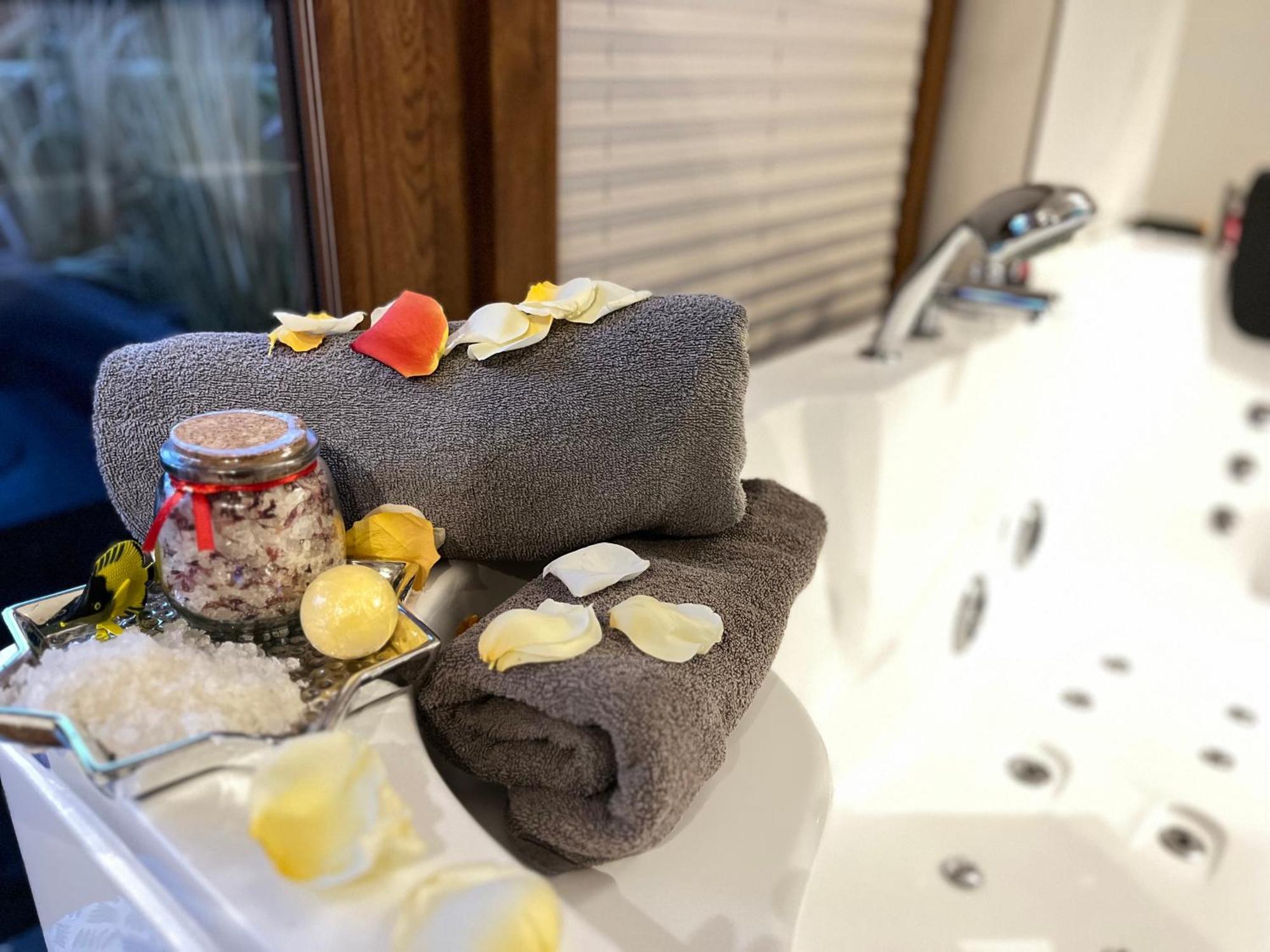 Jacuzzi Rakowicka Top Apartments Krakau Buitenkant foto
